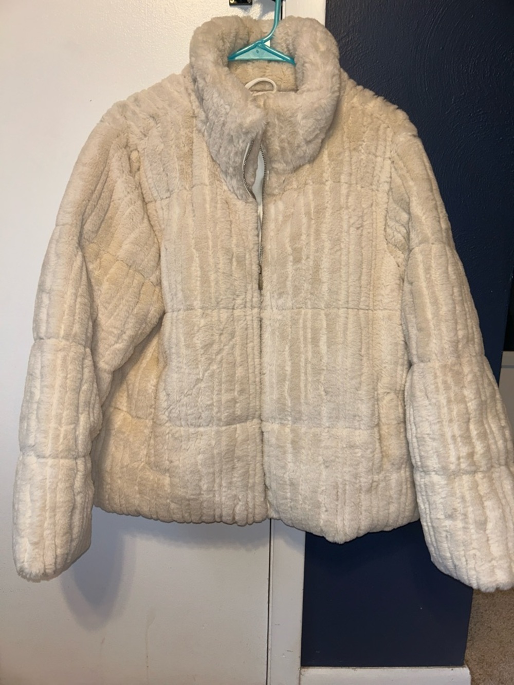 Express Cream Faux-Fur Teddy Jacket
Only worn once :Excellent condition